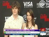 Emma Roberts bertunang dengan Evan Peters