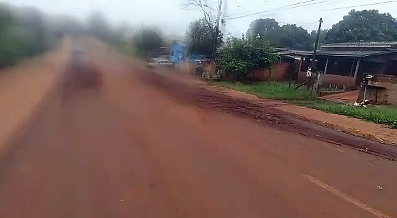 Moradores cobram limpeza das ruas em Juvinópolis: "não tem nem como andar"