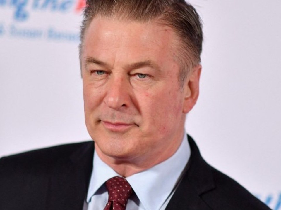 Schmutziger kampf vor gericht: alec baldwin gibt neue details preis