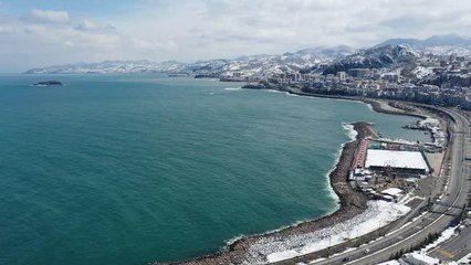 Tarihi Giresun Kalesi'nde kar yağışıyla güzel görüntüler oluştu