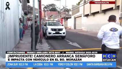 ¡Irresponsable! Camionero arranca semáforo e impacta con camioneta en el bo. Morazán