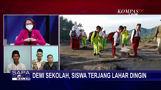 Warga, Relawan, Hingga Santri Bantu Gendong Siswa Sekolah Seberangi Sungai Lahar Dingin!