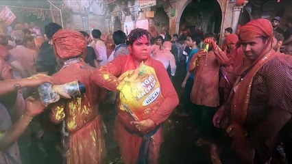 انطلاق الاحتفالات بمهرجان الألوان في الهند