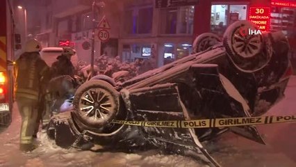 Şişli'de kayganlaşan yolda kayan araç takla attı