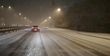 Kartal'da yollar beyaza büründü, sürücüler zor anlar yaşadı