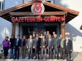 Son dakika haber... KKTC Cumhurbaşkanı Tatar, Antalya Gazeteciler Cemiyeti'ni ziyaret etti