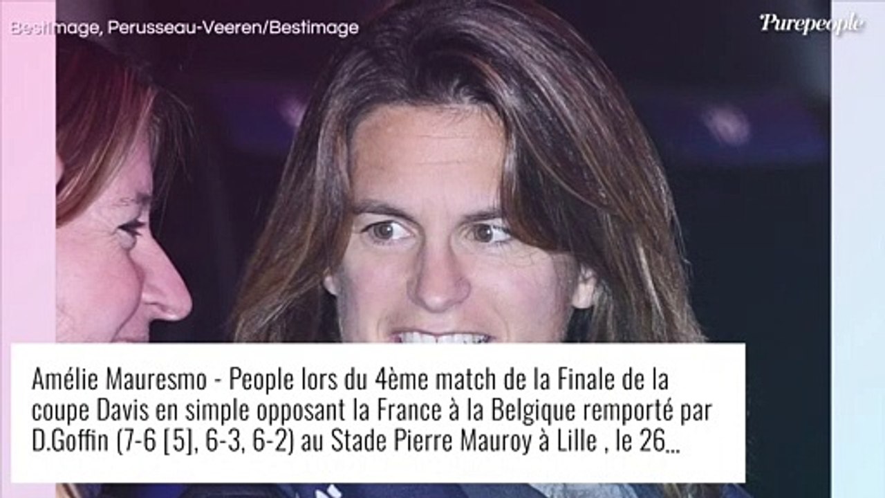 "Qui est cette personne ?!" : Amélie Mauresmo ressort une photo dossier, avec lunettes et frange ratée
