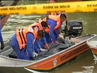 Tongkang Karam: Operasi mencari dan menyelamat