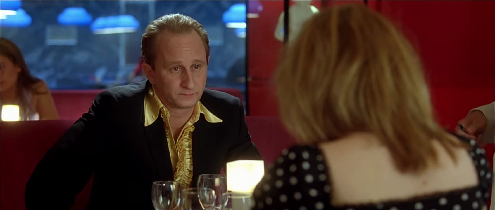 PODIUM - Extrait du Film - Bernard Frédéric fait Carlos une nuit