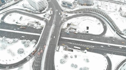 Vatandaşlar kar tedbirlerine uydu, yollar boş kaldı