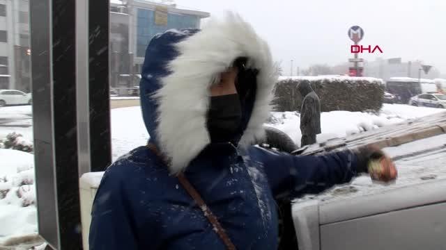 İSTANBUL SARIYER'DE KARDA KAYAN ARAÇ ÖNÜNDEKİ ARACA ÇARPTI 1 YARALI