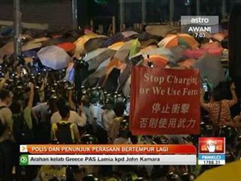 Polis dan penunjuk penunjuk perasaan bertempur lagi