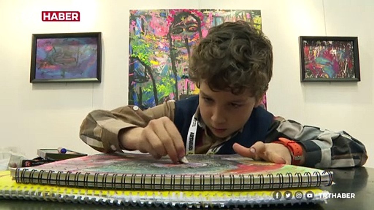8 yaşındaki Sarp Öksüz ilk sergisini Ankara'da açtı