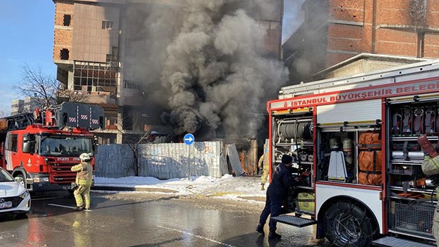 İşçilerin kaldığı konteyner baraka alev alev yandı
