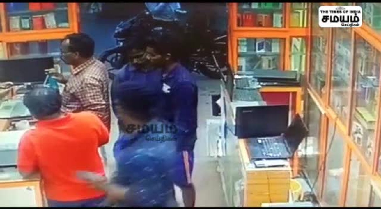 வந்தாச்சு... தூக்கியாச்சு... போயாச்சு...  செல்போன் திருடும் வைரல் காட்சிகள்!