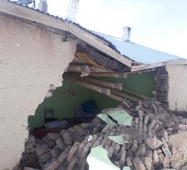 Özalp'ta kerpiç evin bir bölümü çöktü