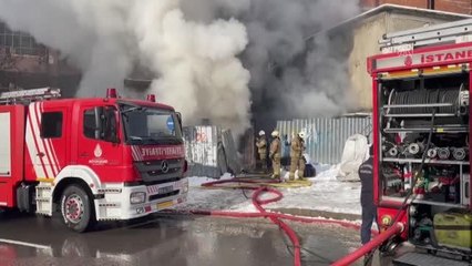 Ataşehir'de kağıt toplayıcılarının barakaları yandı