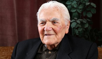 O Türkiye’nin ilk resmi köy hekimi unvanını taşıyor