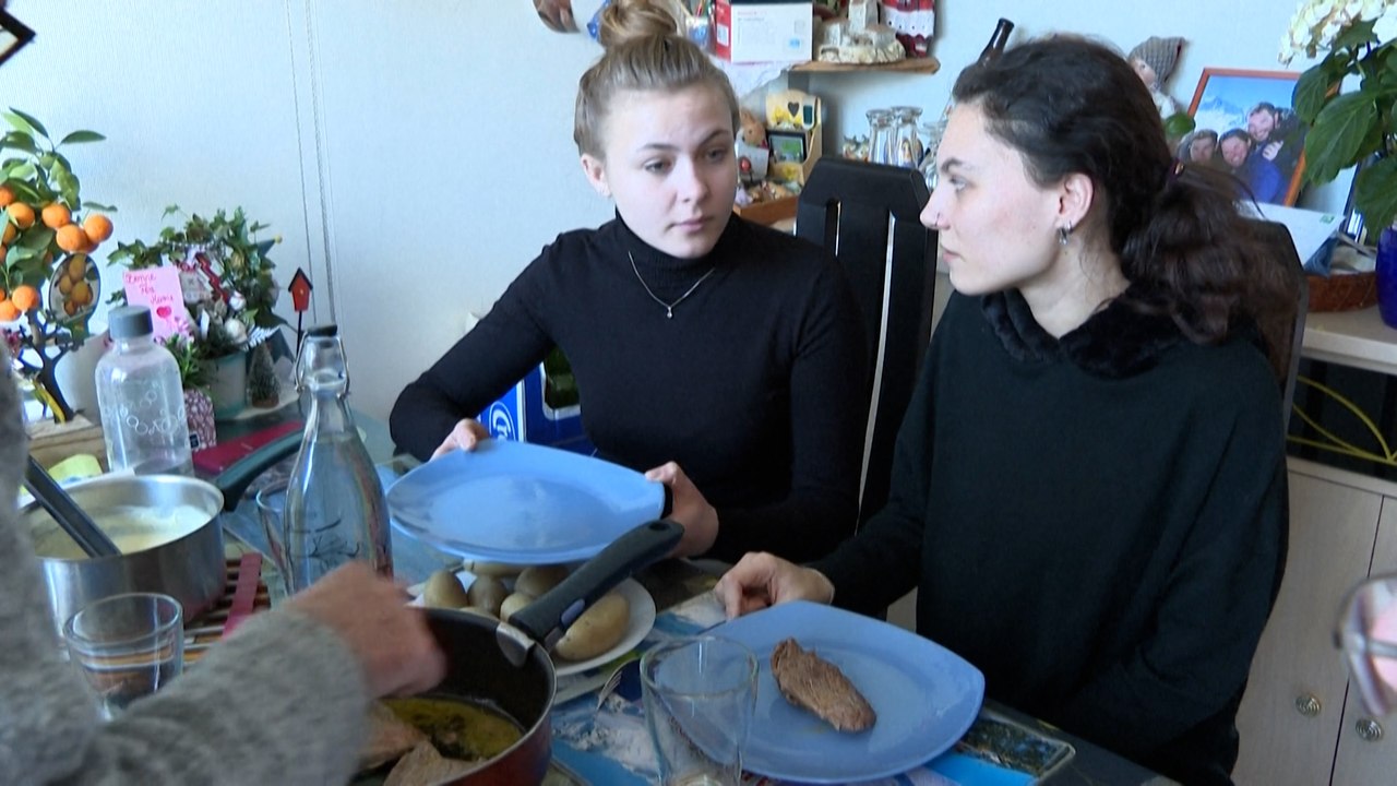 « Je me sens bien ici parce qu’il n’y a pas de bombe » : deux Ukrainiennes trouvent refuge chez une famille française