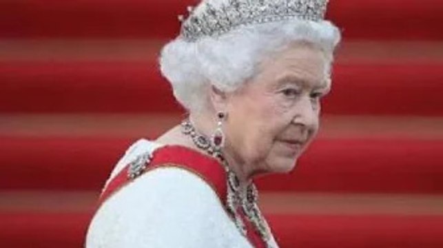 La reine a caché la trappe d'évacuation du château de Windsor cachée sous le tapis