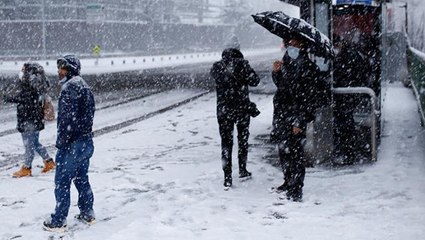 Yoğun kar yağışının başladığı İstanbul için yeni uyarı! Vali Yerlikaya, yaşanacakları saat saat paylaştı