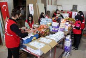 Manisa esnafından 100 aileye gıda kolisi yardımı