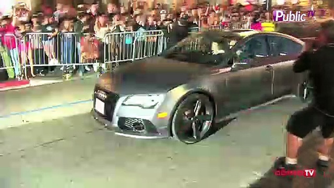 Exclu Vidéo : Scarlett Johansson, Robert Downey Jr, Chris Hemsworth... des héros à l'avant-première des "Avengers : l'Ère d'Ultron"