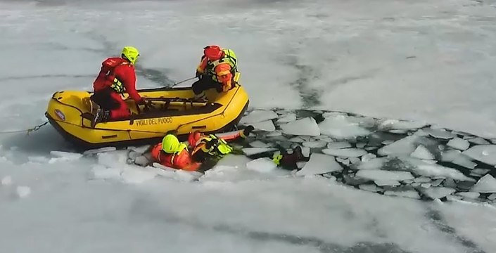 Tarvisio (UD) - Soccorso su lago ghiacciato, addestramento dei Vigili del Fuoco (18.03.22)