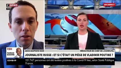 Скачать видео: Guerre en Ukraine - Et si l'intervention de la journaliste russe qui a brandi une pancarte contre la guerre en plein JT était en réalité un coup monté du président Vladimir Poutine? - VIDEO