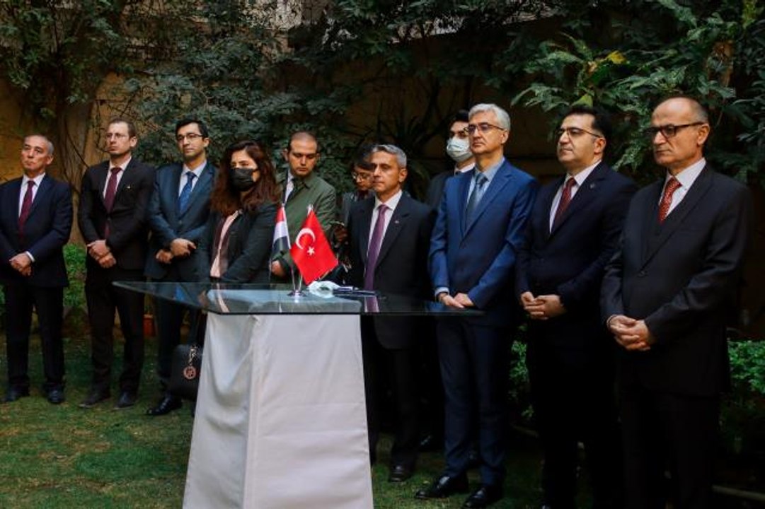 Türkiye'nin Kahire Büyükelçiliği, Çanakkale şehitlerini anma töreni düzenledi