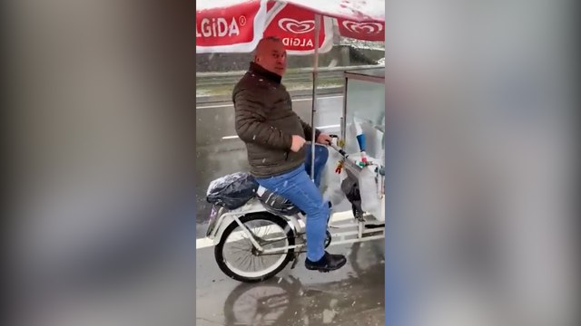 Cemal Enginyurt'tan kar altında zam protestosu: Siz zam yapın, biz çaresini bulacağız