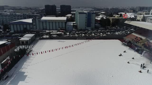 Bahçelievler'de Kartopu Festivali... Çocuklar kartopu oynayıp kardan adam yaptı