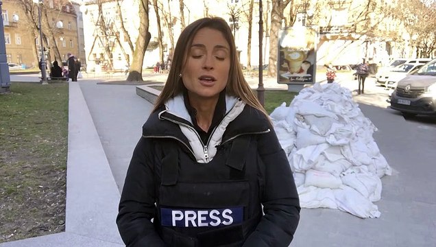Воскресное утро со звуками взрывов: репортаж Euronews из Львова