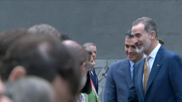 Sánchez pide a los presidentes autonómicos unidad y se abre a bajar impuestos a electricidad y combustibles