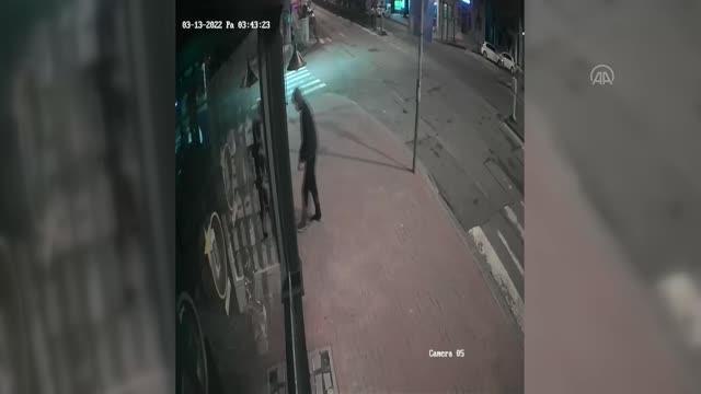 Son dakika haberleri... Taşla camları kırarak 7 iş yerinden hırsızlık yapan 2 şüpheli gözaltına alındı
