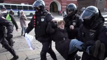 Manifestations anti-guerre à Moscou et Saint-Pétersbourg : plus de 250 personnes arrêtées
