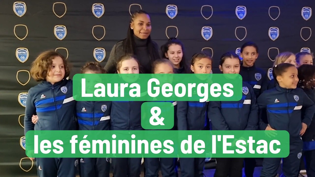 L'internationale de foot Laura Georges et son fan club