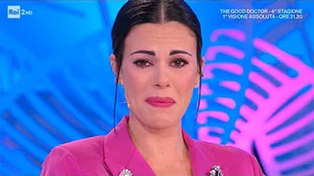 Detto Fatto, Bianca Guaccero scoppia a piangere e si interrompe: Scusate se sono sottotono Detto F