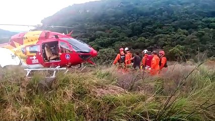 Bombeiros resgatam mulher com fratura exposta na Cachoeira dos Cristais
