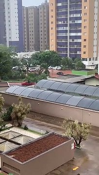 Chuva inunda ruas de Águas Claras