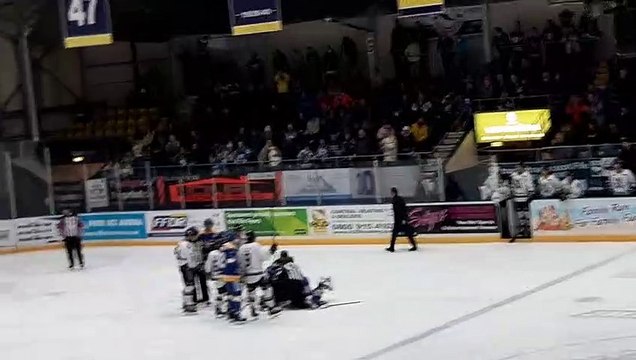 Fife Flyers: Ice hockey fight