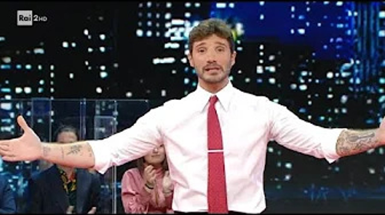 Stefano De Martino torna domani con il suo show su Rai2: chi sono gli ospiti della prossima puntata