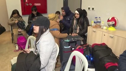 Ukrayna'dan tahliye edilen 200 Azerbaycanlı Esenler'de misafir ediliyor