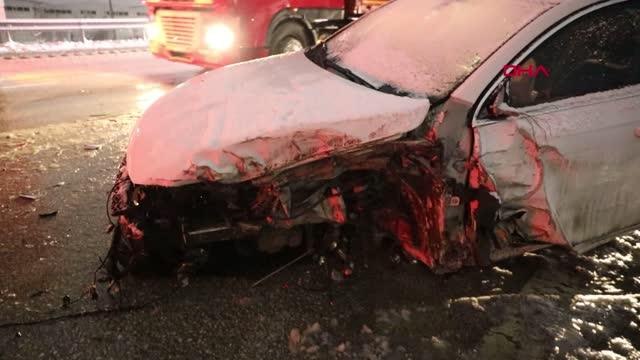 GAZİANTEP-TAG OTOYOLUNDA 3 TIR İLE 4 OTOMOBİLİN KARIŞTIĞI ZİNCİRLEME KAZA: 5 YARALI