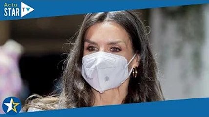 Letizia d'Espagne divine : en robe blanche fluide et fendue, elle illumine la Fashion Week