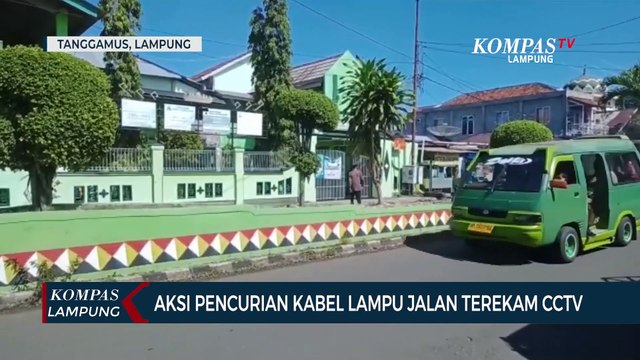 Aksi Pencurian Kabel Lampu Jalan Terekam CCTV