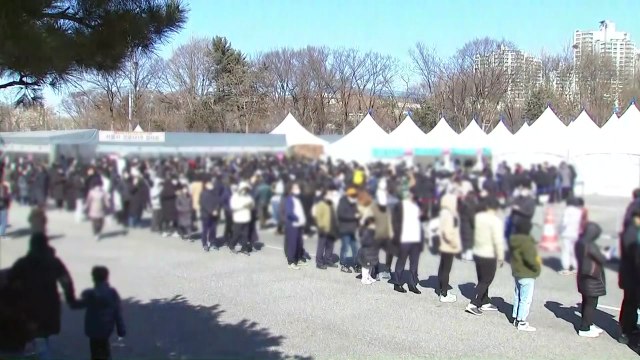 사흘째 30만 명대... 23일 전후 감소세 전환 전망 / YTN