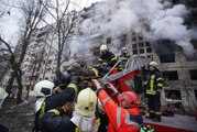 Kiev'de top mermisinin 9 katlı apartmana isabet etmesi sonucu 2 sivil öldü