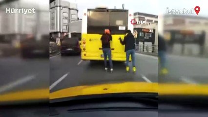 Unkapanı Köprüsü'nde gençlerin tehlikeli yolculuğu