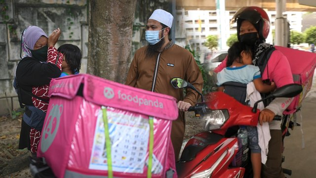 Terima kasih Ebit Lew! Rider Foodpanda viral syukur pindah rumah baru, mula buat bisnes laksa utara